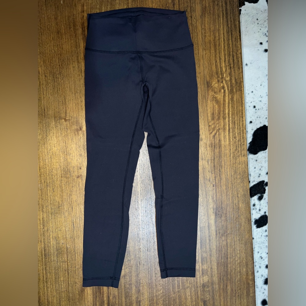 Lululemon Wunder Train High-Rise Tight
Inseam 25” 
Size 8
Black